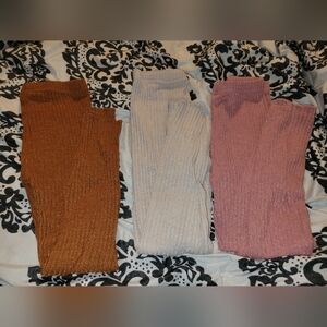 Leggings. Super soft sweater material girls leggings. Fits Sizes 6/7/8.